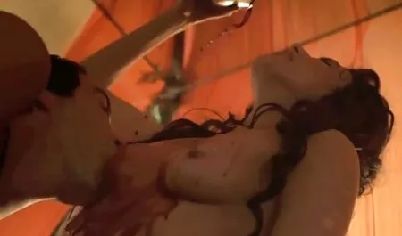 若い女の子はシャツを着てけいれんと車の中でhahahalのコックを吸う 女の子 為 の 無料 動画
