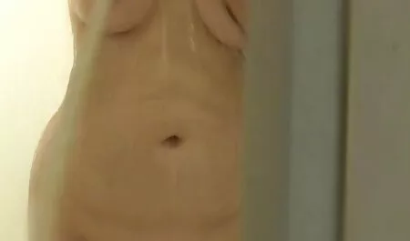 男は、日焼けした、ソファの上に、美しい女の子を性交し、兼と彼女の中に噴出 女の子 の ため 無料 動画