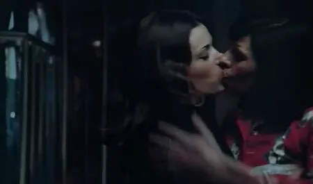 お尻の黒い妹の白。 女の子 の ため の エッチ な 動画