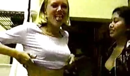 パンティーの女の子は、生地の部分で下げられ、肛門の傾斜と上にロシア人の男が刺繍されています 女の子 の えっち 動画