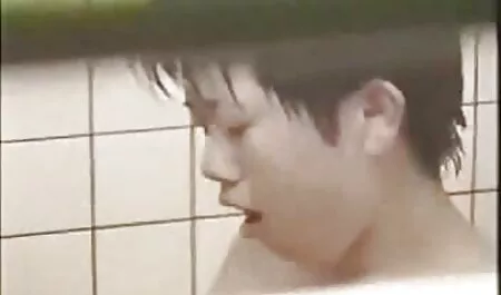 女の子とお尻の入れ墨肛門ジャンプに大きなディルドの浴室の前のウェブカメラモニター 女の子 の ため の 無料 動画