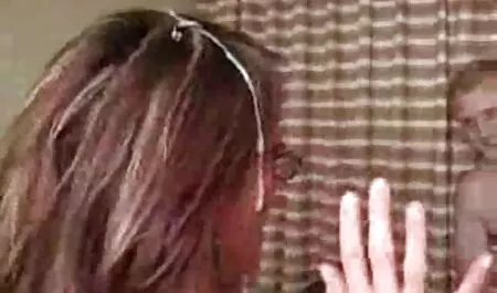 男はコンドームに置き、彼女の猫に高品質で熟女を犯した 女の子 の 為 の 無料 h