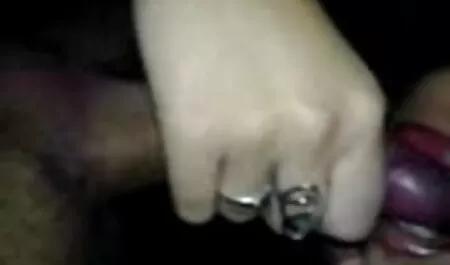 大tittedマッサージ師吸い込み、単 女の子 の ため の 動画 h