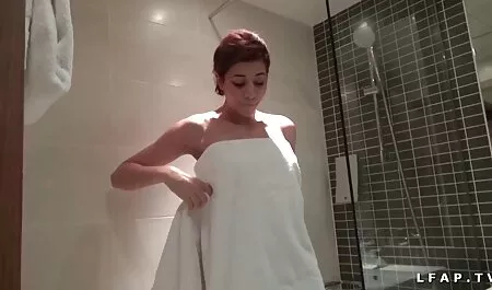 角質ママreheatとともにあなたの娘顔座っての寝室オンベッド 女の子 の ため の h な 動画