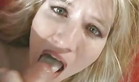 ガラズベリーのマニキュアを飲み込ん砲口の中で彼女の滑り 女の子 の ため の エッチ な 動画