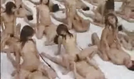 それらの貴族たちは、農村部の別荘で点滅し、スウィンガークラブをステージングしていた 女の子 アダルト ビデオ