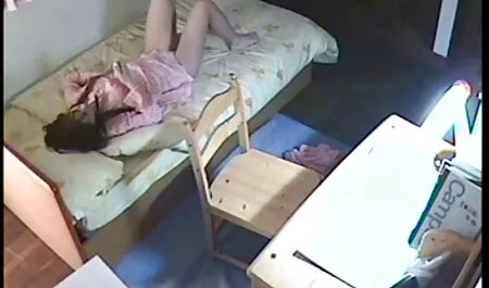 マッサージ師は、毛深い陰毛とクンニリングスと犯さ、bustyひよこを実行します 女の子 向け エロ 動画