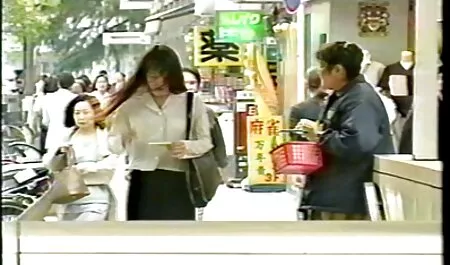バーでウェイトレスをクソしてる 女の子 の ため エロ
