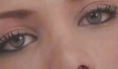 ひげを持つ禿げた黒人男性は、彼女の口の中で肌を白いペニスにし、犬のスタイルとManduに乗って犯されました 女の子 の ため の エロ アニメ