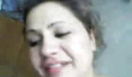 男はロシアの女の子をマッサージしてクーニーに投げ、その後彼女は彼にフェラチオと猫を与えた 女の子 の アダルト ビデオ