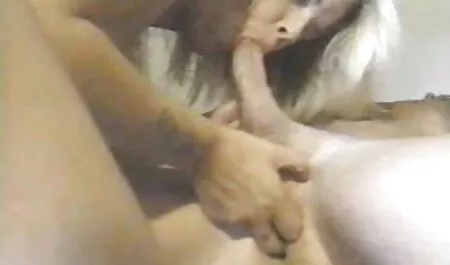 金髪を与える彼女のパートナー肛門fisting月に白いソファ 女の子 向け エッチ な 動画