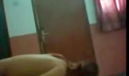 大きなコックを持つ男は、日焼けした、愛、油彼のお尻をフライドポテト 女の子 向け h