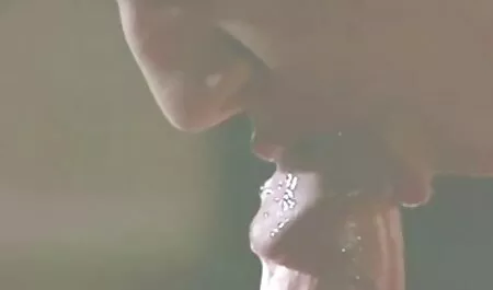 白人と彼女の入れ墨の人々は彼女の喉に黒檀の木をモンスターし、彼女の上に作ります 女の子 向け エッチ