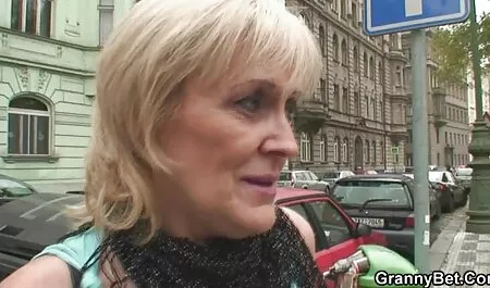 ロシアの美しさに白ストッキングmasturbatesピンクの境界線 女の子 が 見る エッチ 動画
