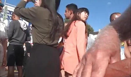 赤毛の女の子は自然の中で自慰行為をします。 女性 アダルト シュガール